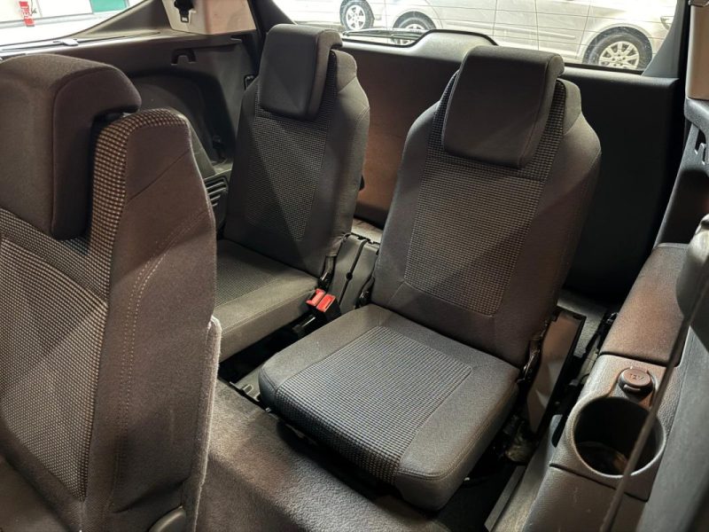 PEUGEOT 5008 1.6 HDi 112 Premium 