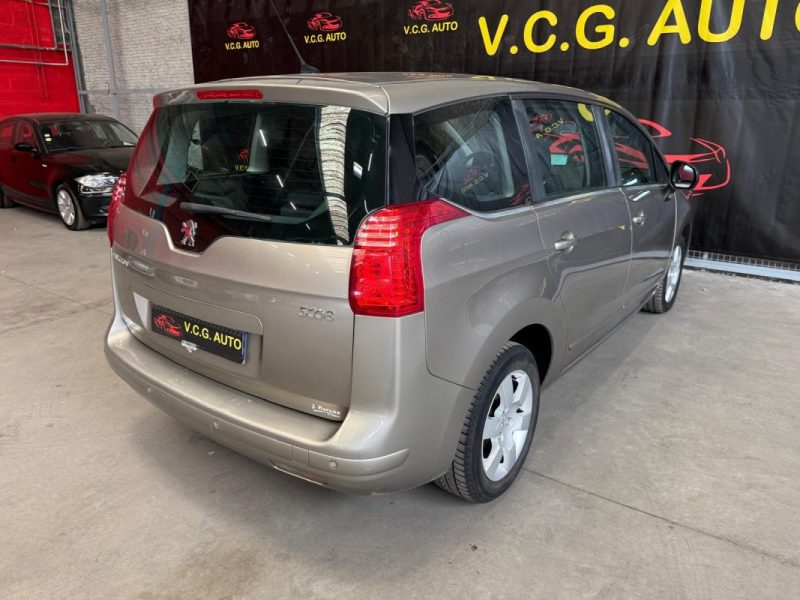 PEUGEOT 5008 1.6 HDi 112 Premium 