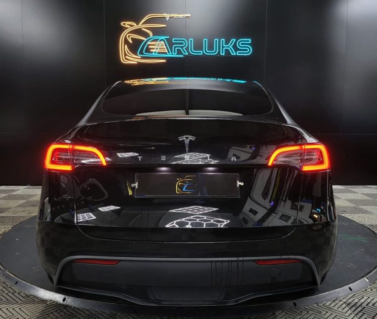 TESLA MODEL Y 300ch STANDARD + RWD