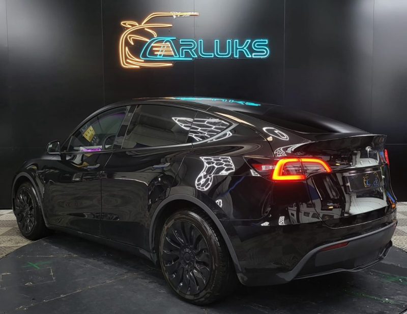 TESLA MODEL Y 300ch STANDARD + RWD