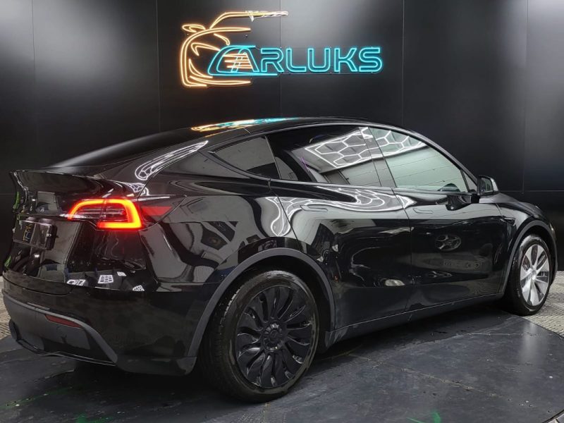 TESLA MODEL Y 300ch STANDARD + RWD