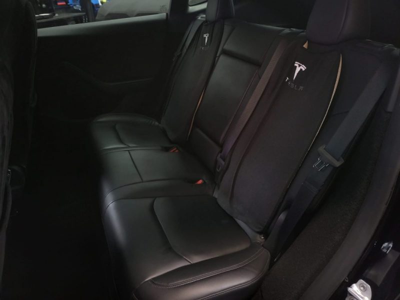 TESLA MODEL Y 300ch STANDARD + RWD