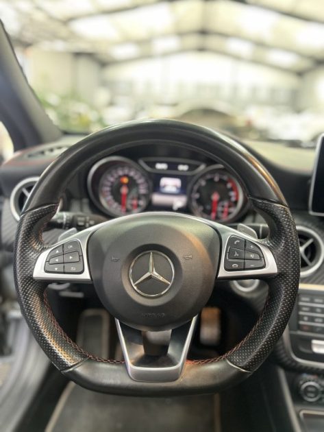 MERCEDES CLASSE A 200 d AMG-Line - Toit ouvrant - CarPlay - Sièges mémoires - Cuir 2016
