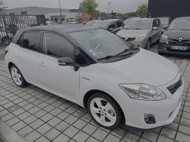  TOYOTA AURIS HSD 1.8i HYBRID 136 CH EXECUTIVE