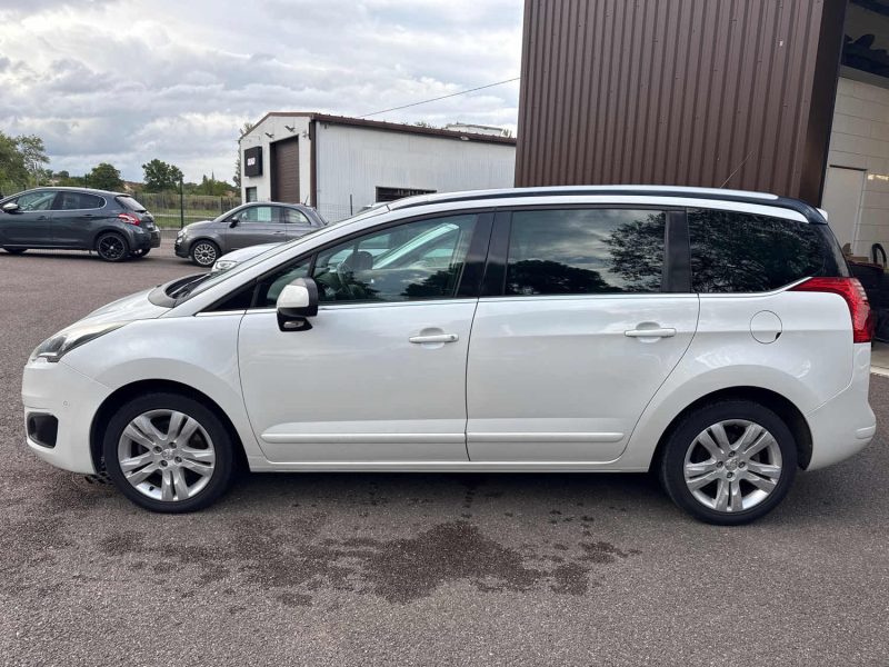 PEUGEOT 5008 2016