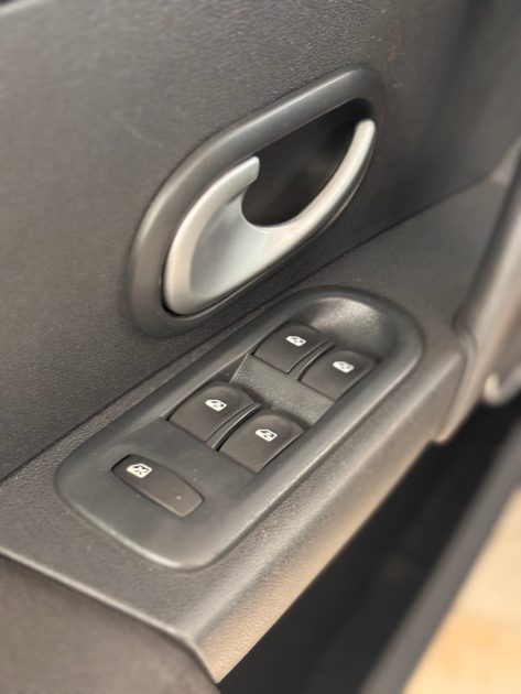 Renault Clio 1.2 LEV 75cv / TomTom / Distribution Neuve / Révisée / CT OK 