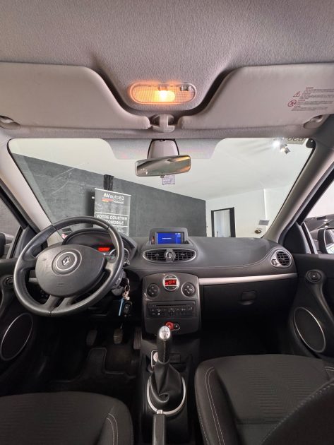 Renault Clio 1.2 LEV 75cv / TomTom / Distribution Neuve / Révisée / CT OK 
