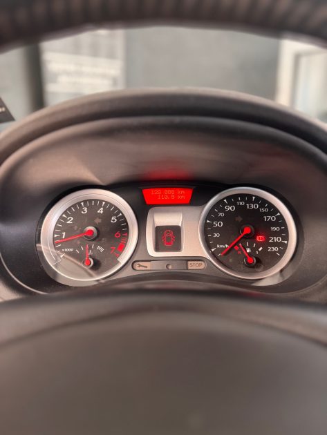 Renault Clio 1.2 LEV 75cv / TomTom / Distribution Neuve / Révisée / CT OK 