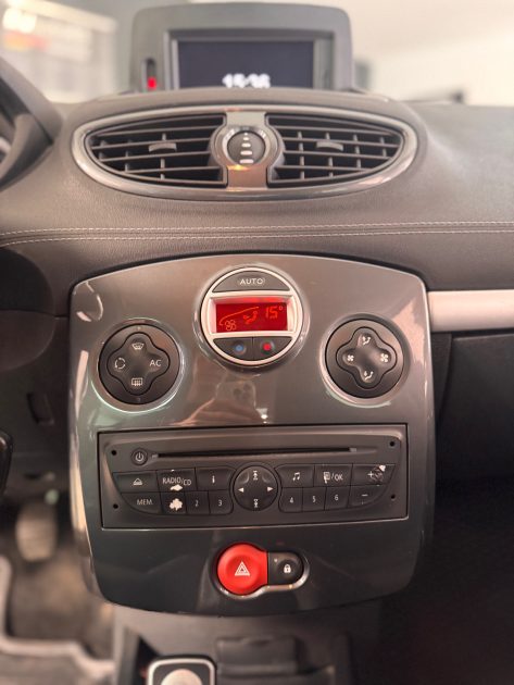 Renault Clio 1.2 LEV 75cv / TomTom / Distribution Neuve / Révisée / CT OK 