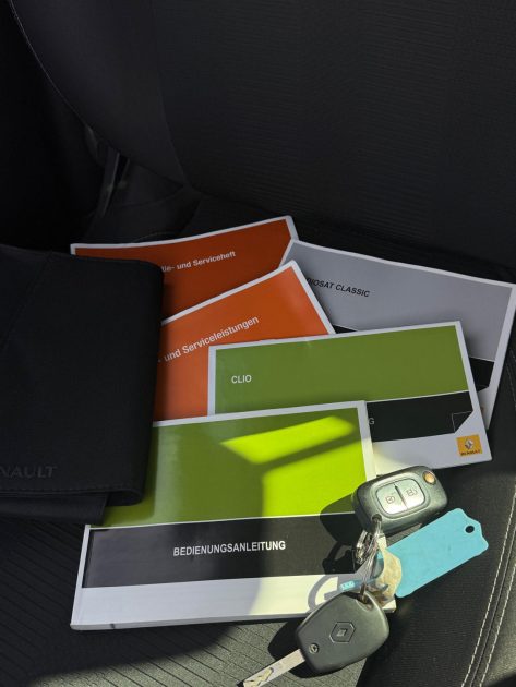 Renault Clio 1.2 LEV 75cv / TomTom / Distribution Neuve / Révisée / CT OK 