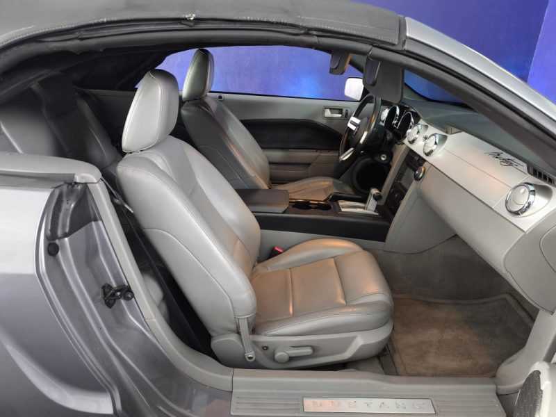 FORD FORD MUSTANG CABRIOLET FINITION SOHC - V6 - 215 Cv - 4L - CAPOTE ELECTRIQUE - REGULATEUR DE VITESSE  2006