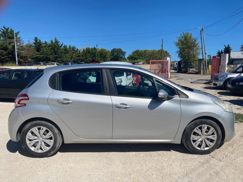 PEUGEOT 208 2013