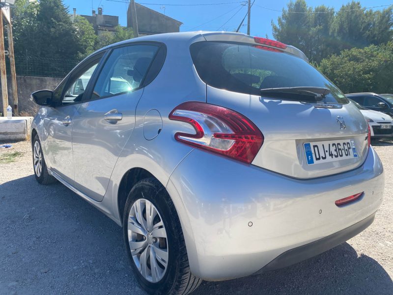 PEUGEOT 208 2013