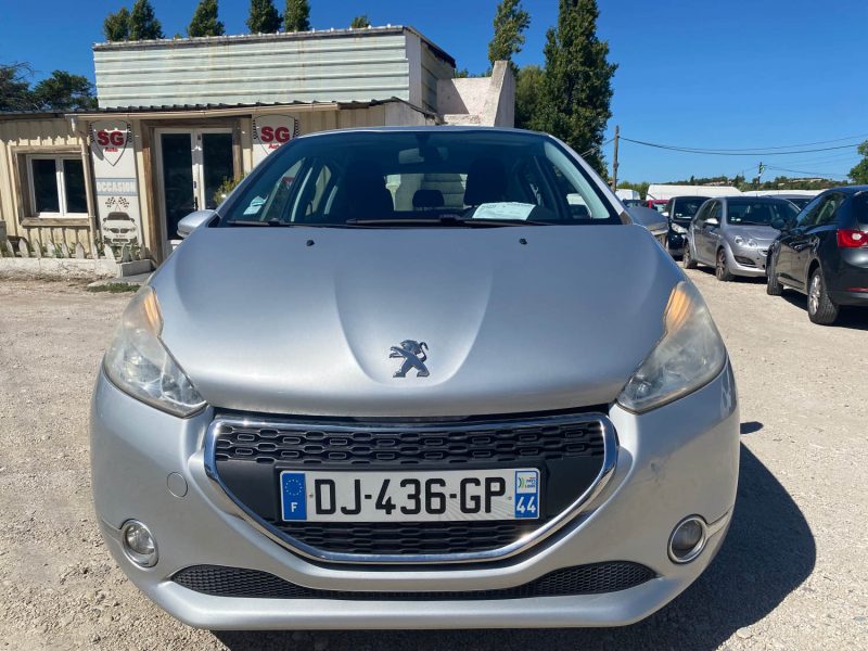 PEUGEOT 208 2013