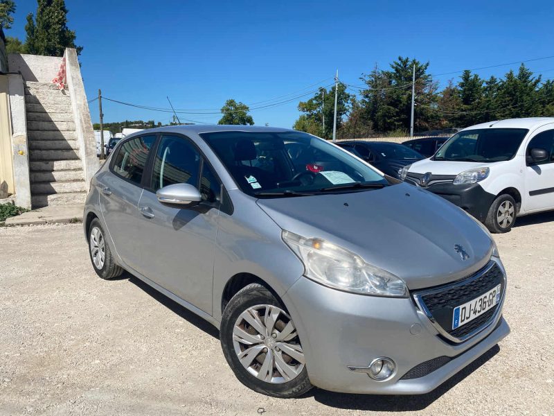 PEUGEOT 208 2013