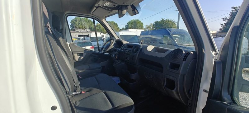 RENAULT MASTER 2.3dci 150 cv  20m3 caisse demenagement  2017