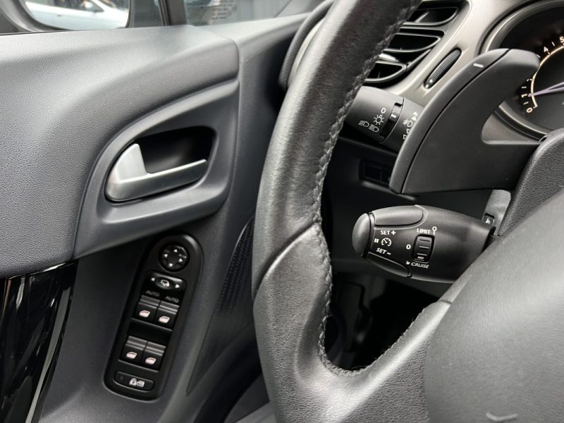 CITROEN C3 II PHASE 2 1.2 E-VTI 82 Cv PREMIERE MAIN / BOITE AUTOMATIQUE 27 100 Kms - GARANTIE 1 AN