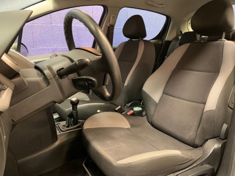 PEUGEOT 207 Noir 1.4 VTI 95ch PREMIUM-4 pneus neufs 