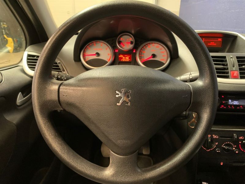 PEUGEOT 207 Noir 1.4 VTI 95ch PREMIUM-4 pneus neufs 