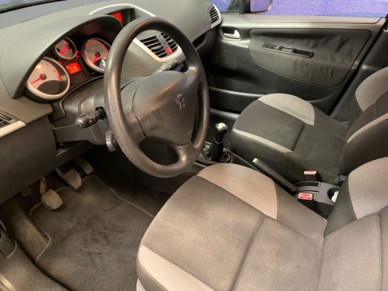 PEUGEOT 207 Noir 1.4 VTI 95ch PREMIUM-4 pneus neufs 