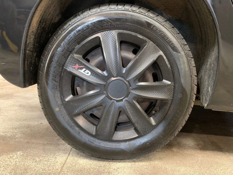 PEUGEOT 207 Noir 1.4 VTI 95ch PREMIUM-4 pneus neufs 