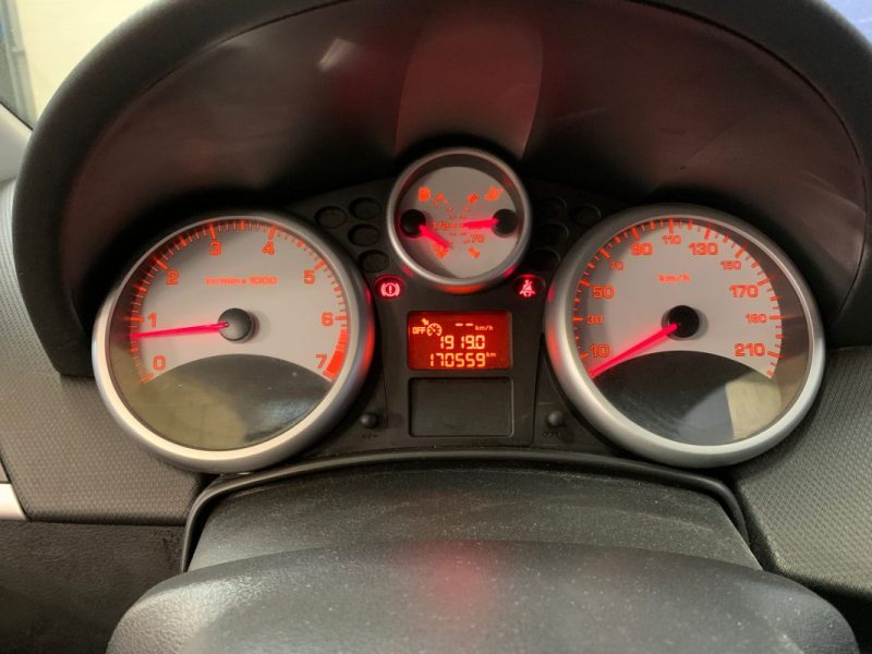 PEUGEOT 207 Noir 1.4 VTI 95ch PREMIUM-4 pneus neufs 