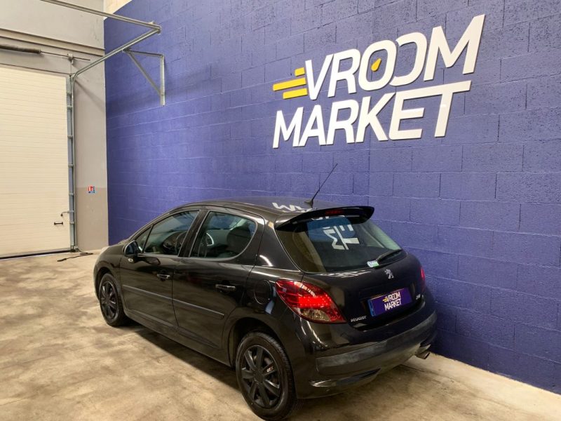 PEUGEOT 207 Noir 1.4 VTI 95ch PREMIUM-4 pneus neufs 