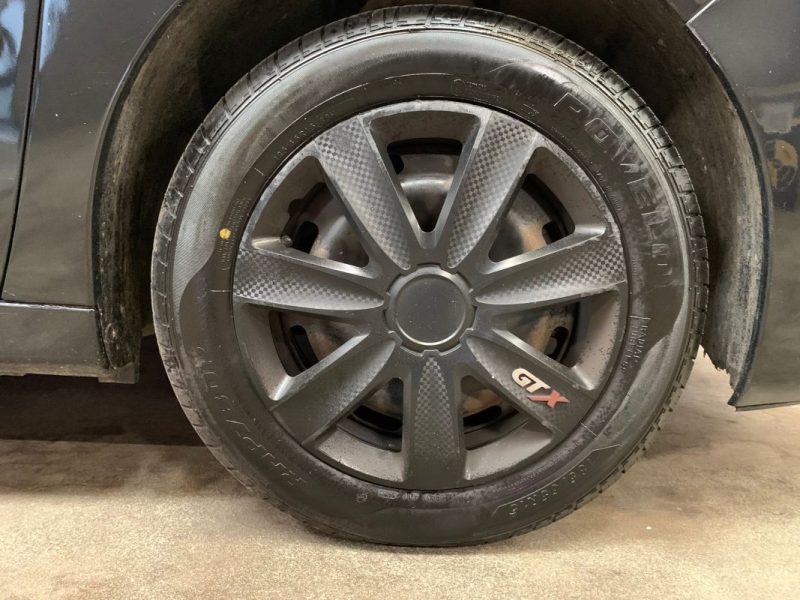 PEUGEOT 207 Noir 1.4 VTI 95ch PREMIUM-4 pneus neufs 