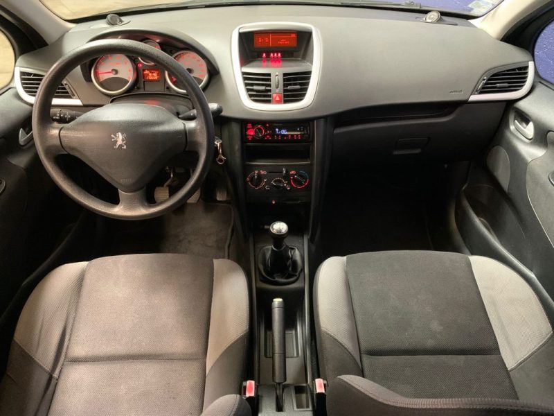 PEUGEOT 207 Noir 1.4 VTI 95ch PREMIUM-4 pneus neufs 