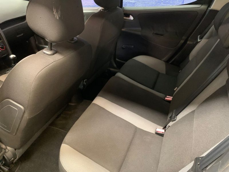 PEUGEOT 207 Noir 1.4 VTI 95ch PREMIUM-4 pneus neufs 