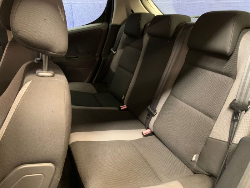 PEUGEOT 207 Noir 1.4 VTI 95ch PREMIUM-4 pneus neufs 