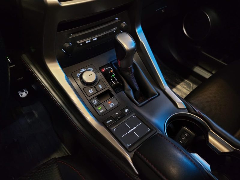 LEXUS NX300H 2.5 197CH SPORT / SUIVIE LEXUS / TOIT OUVRANT / HAYON ELECTRIQUE