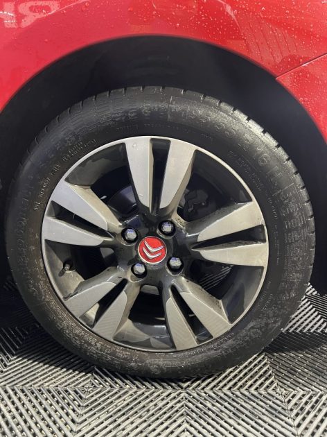 Citroen DS3 1.6 e-HDi 92 Airdream So Chic - 70 000 KM - Entretien complet