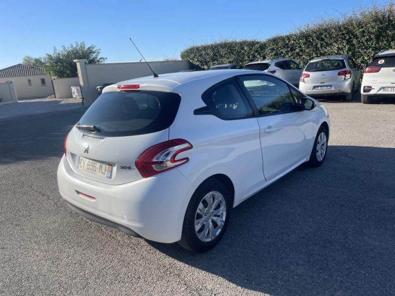 PEUGEOT 208 2013