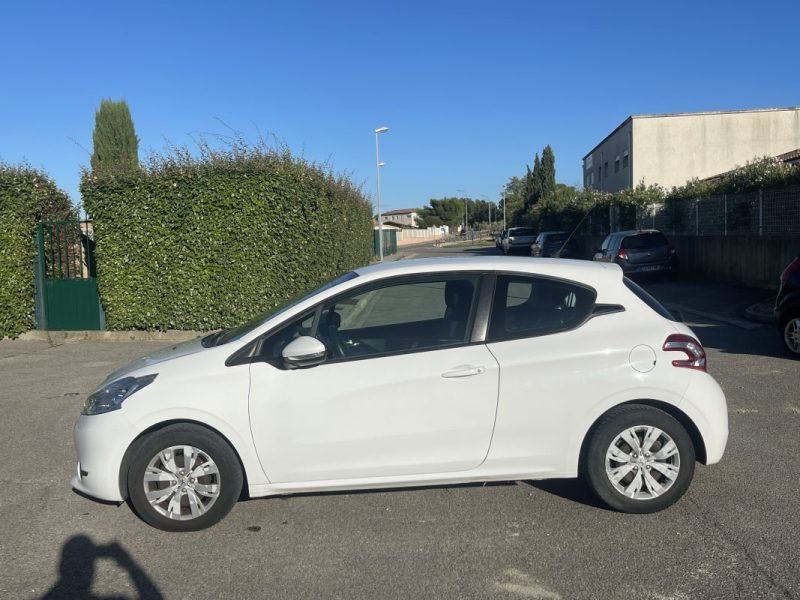 PEUGEOT 208 2013