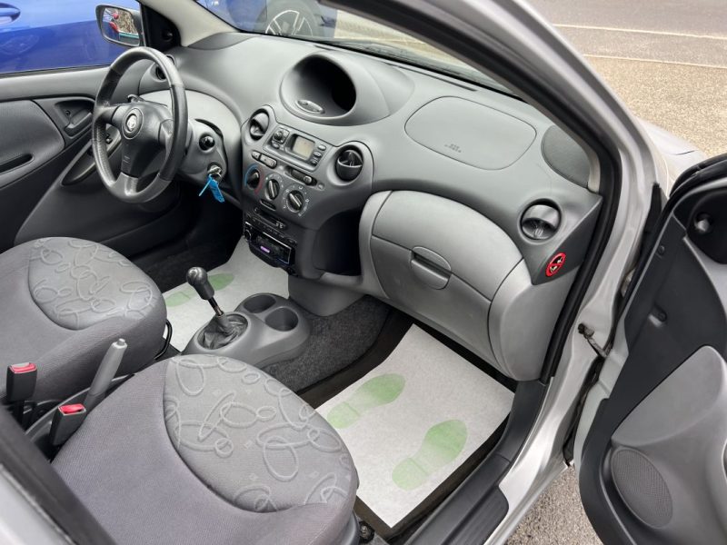 TOYOTA YARIS 1.3 VVT-i 86 - VENTE EN ETAT / PROBLEME MOTEUR LIRE ANNONCE
