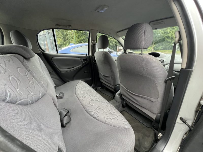 TOYOTA YARIS 1.3 VVT-i 86 - VENTE EN ETAT / PROBLEME MOTEUR LIRE ANNONCE