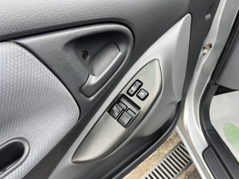 TOYOTA YARIS 1.3 VVT-i 86 - VENTE EN ETAT / PROBLEME MOTEUR LIRE ANNONCE