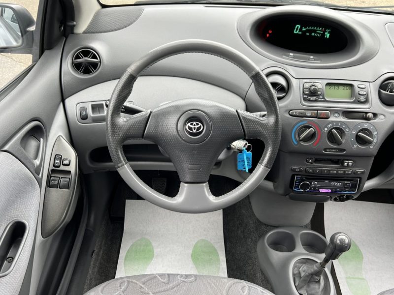 TOYOTA YARIS 1.3 VVT-i 86 - VENTE EN ETAT / PROBLEME MOTEUR LIRE ANNONCE