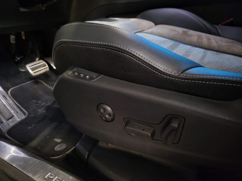 PEUGEOT 3008  GT 1.6THP 225CV HYBRIDE RECHARGABLE / MAIN  LIBRE / TOIT OUVRANT / SIEGES MASSANTS ELE