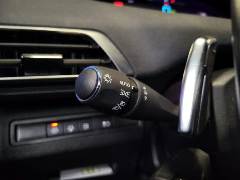 PEUGEOT 3008  GT 1.6THP 225CV HYBRIDE RECHARGABLE / MAIN  LIBRE / TOIT OUVRANT / SIEGES MASSANTS ELE