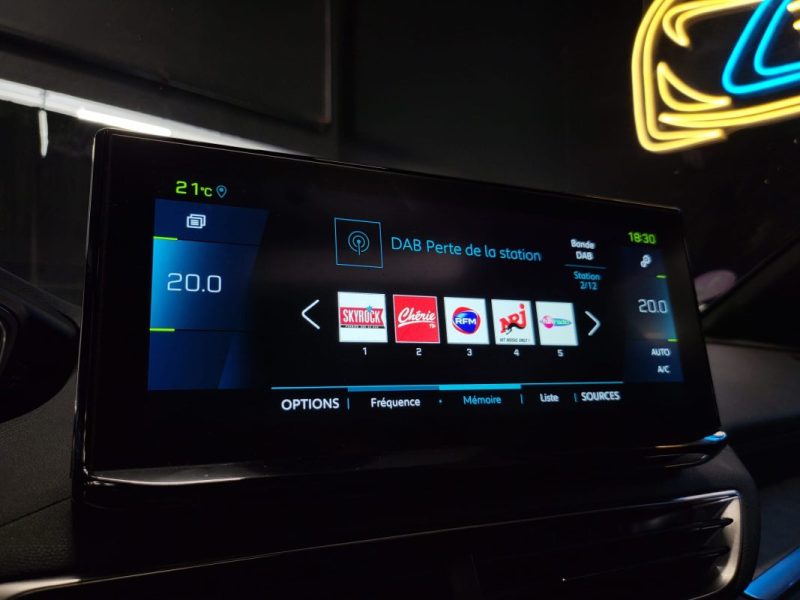 PEUGEOT 3008  GT 1.6THP 225CV HYBRIDE RECHARGABLE / MAIN  LIBRE / TOIT OUVRANT / SIEGES MASSANTS ELE