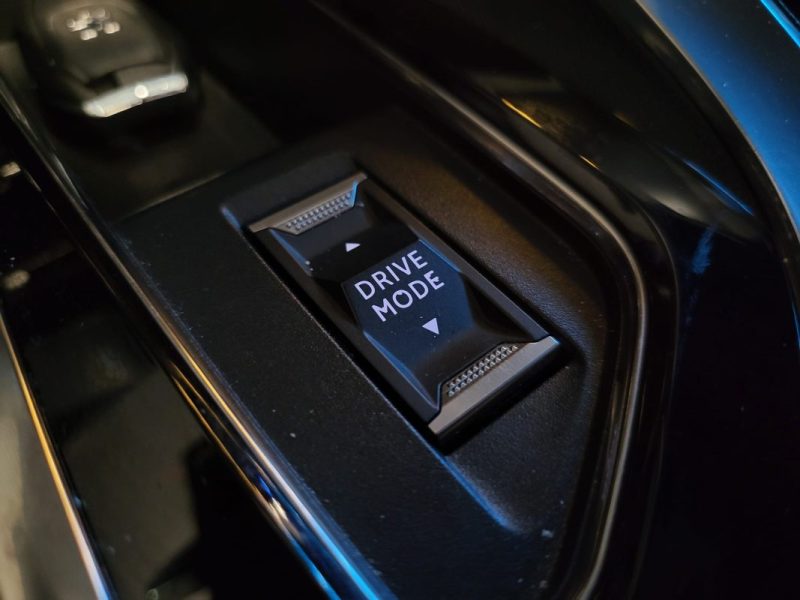 PEUGEOT 3008  GT 1.6THP 225CV HYBRIDE RECHARGABLE / MAIN  LIBRE / TOIT OUVRANT / SIEGES MASSANTS ELE