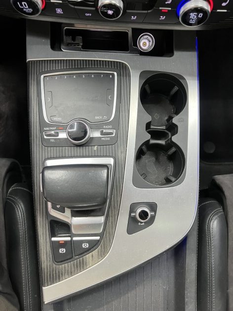 AUDI Q7 3.0 V6 TDI 272ch - 7 places - Toit ouvrant - Attelage