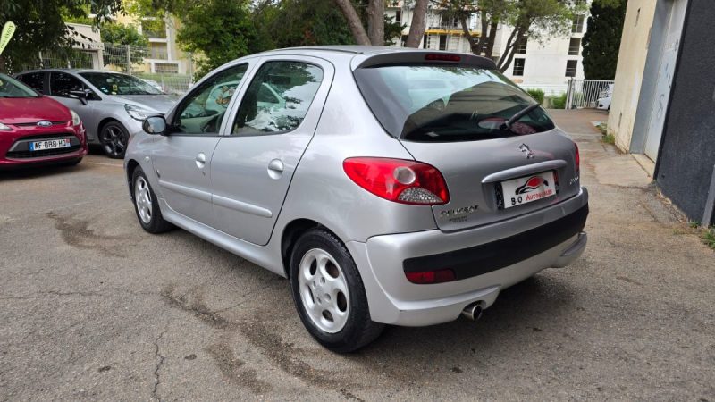 PEUGEOT 206 + Urban Move 1.4l HDi 70ch, *Clim*, *Idéale jeune conducteur*