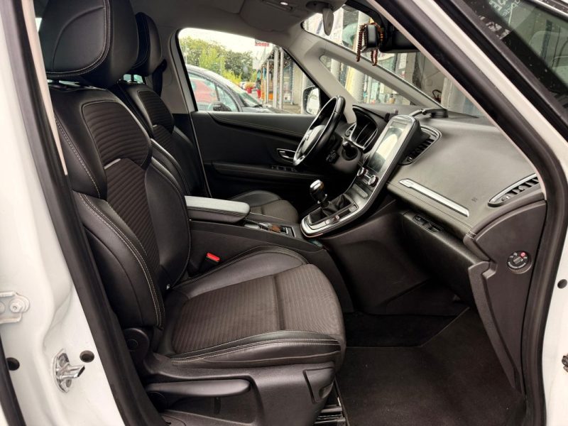 RENAULT SCENIC 1.6 dCi 130ch - Intense - Carrosserie 123 000 - voir photo - Garantie 12 mois