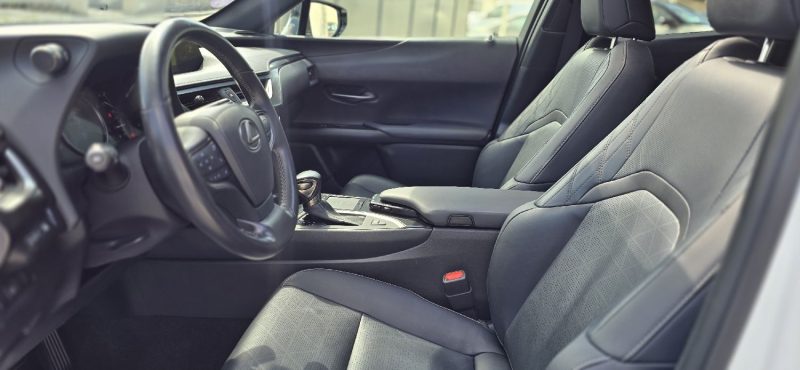 LEXUS UX 250H / Luxe + Pack Techno