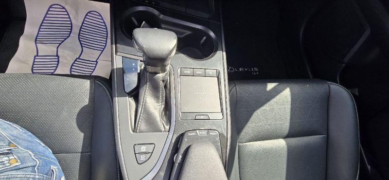 LEXUS UX 250H / Luxe + Pack Techno