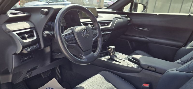 LEXUS UX 250H / Luxe + Pack Techno