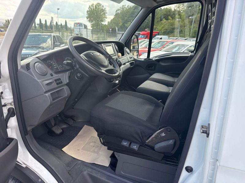 IVECO Daily 35S15 2.3 146ch 3pl CAMION AMENAGÉ / GALERIE DE TOIT / ATTELAGE